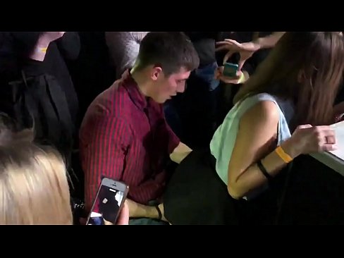 ❤️ Ubulili bangempela ku-nightclub yaseRussia. Intombazane yaseRussia eneminyaka engu-18 ubudala ingene endunu nasesithweni sangasese e-nightclub Ucansi ku-zu.videolucrativo.top ❤