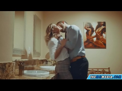 ❤️ Uma blonde obugaxayo ekuyenga endlini yangasese yomphakathi Ucansi ku-zu.videolucrativo.top ❤